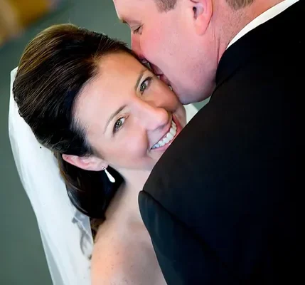 Groom_Kiss_5by7_1586-600h